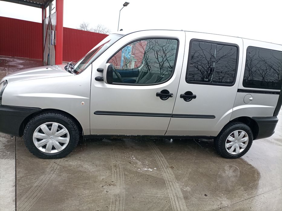 Vând fiat doblo motor 1.3multijet mașina de navetă  zi de carat  cu sa