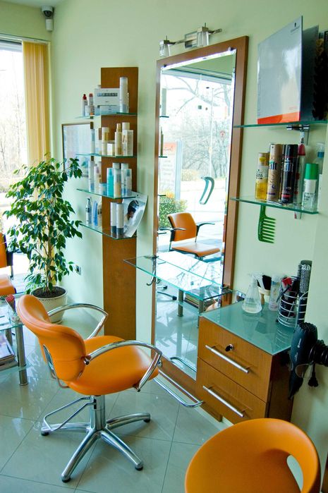 Мебели за обзавеждане на фризьорско място