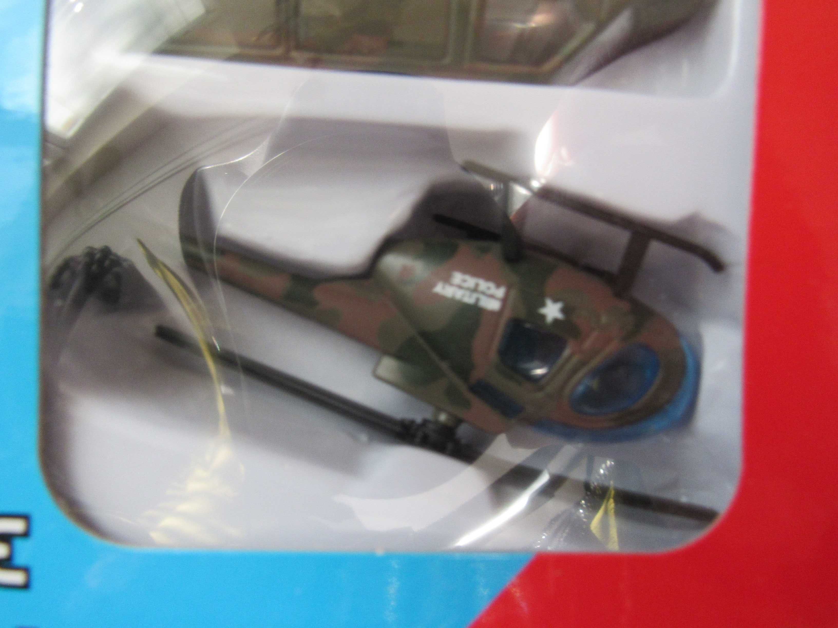 Комплект 5 броя военни автомобили - детска играчка