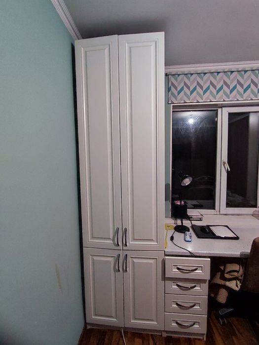 Два шкафа со столом для подростков