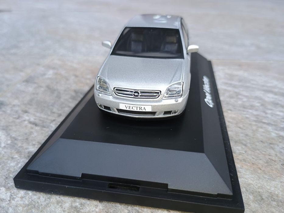 Vând și personalizez machetă Opel Vectra C