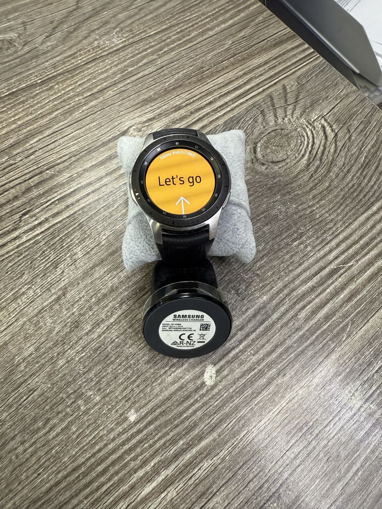 Samsung Galaxy Watch Sm-R800 +зарядно