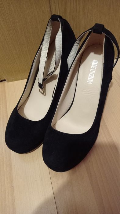 Pantofi cu toc moderni