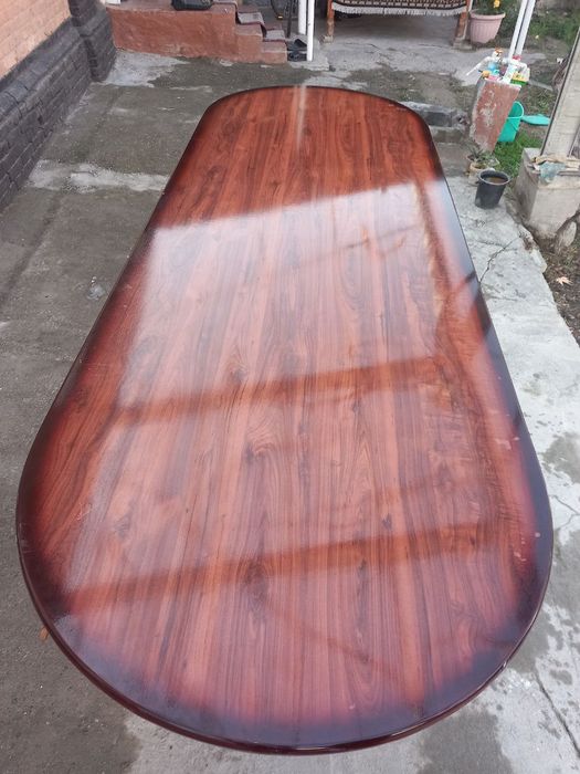 Продаётся большой стол из натурального дерева.Размер 3, 50 на 1.20 мет