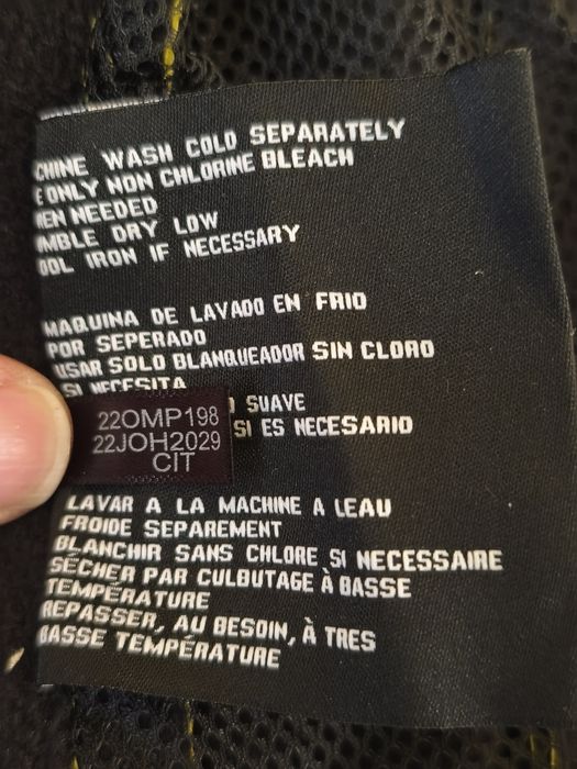 Дамско зимно ски яке Guess размер S