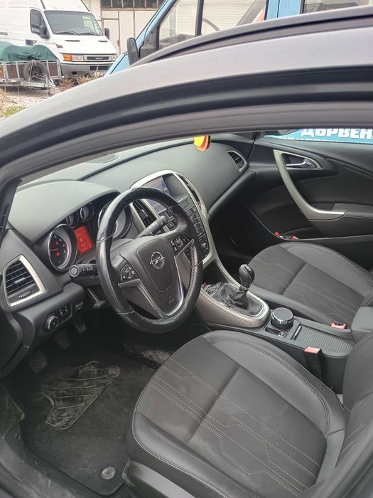 Продавам Opel Astra J 1.4 140к.с
