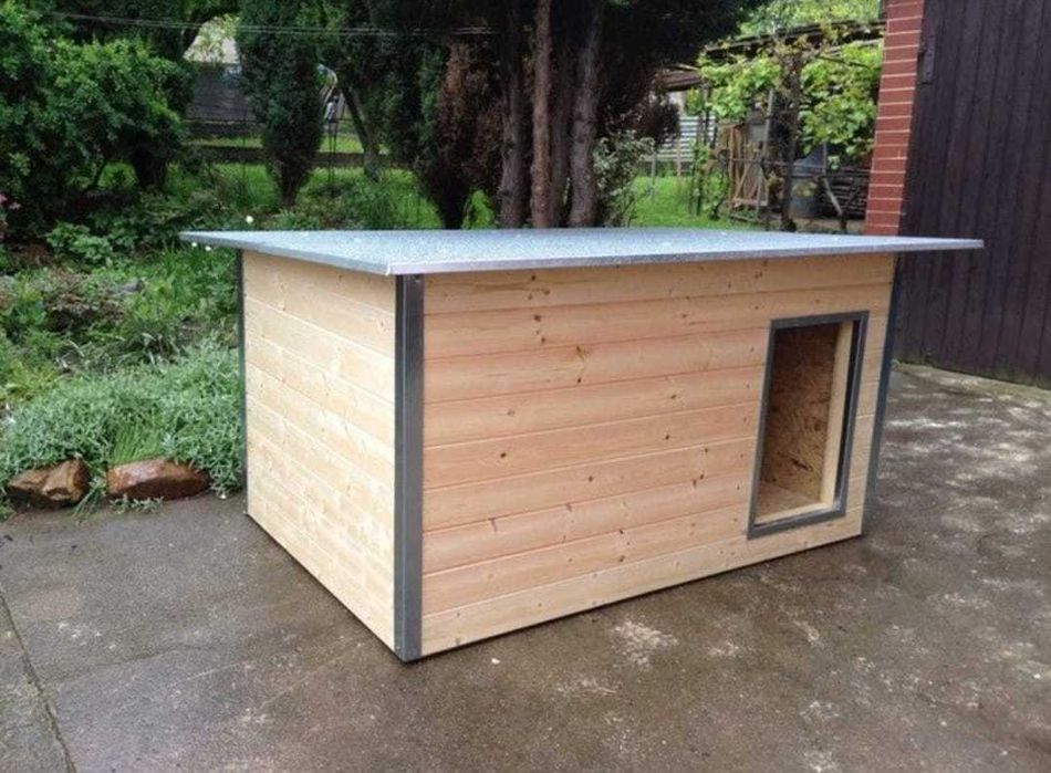 Căsuțe pentru câini la comandă – diverse modele