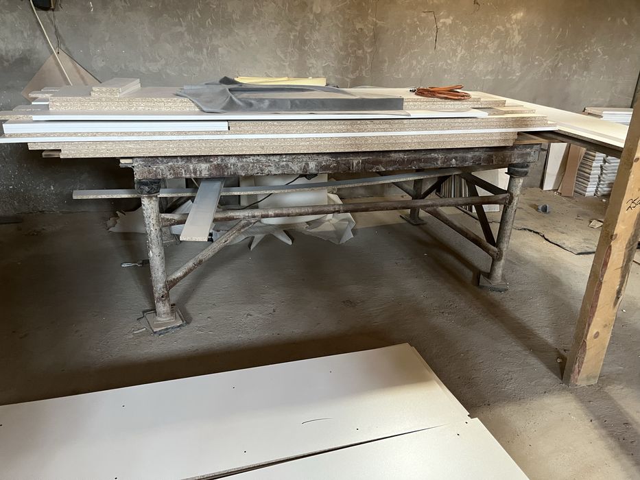 Травинтин куятын станок. мешалка выбра стол калып жане травинтин тасы