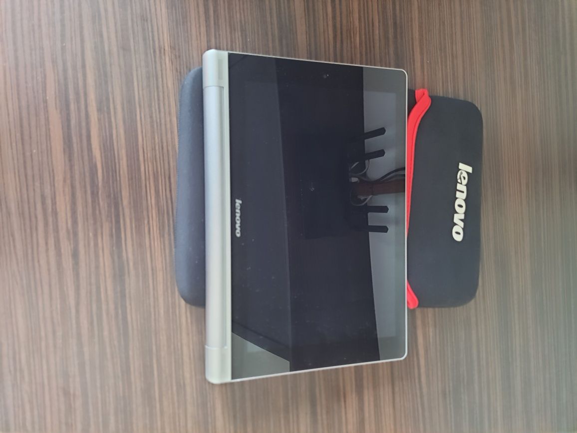 Tableta Lenovo IdeaPad Yoga B8000