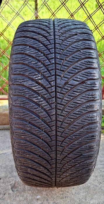 Vând 2 anvelope ,cauciucuri m+s de iarnă  pe 16 și 17