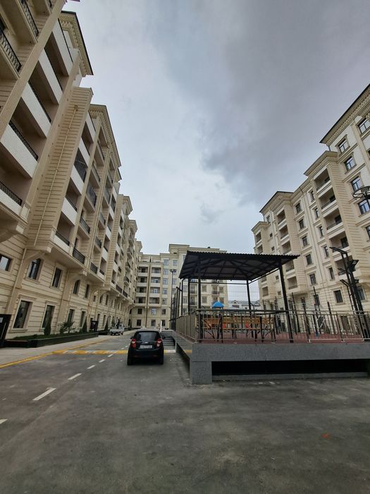 3 xonali kvartira sotiladi karobka holatida