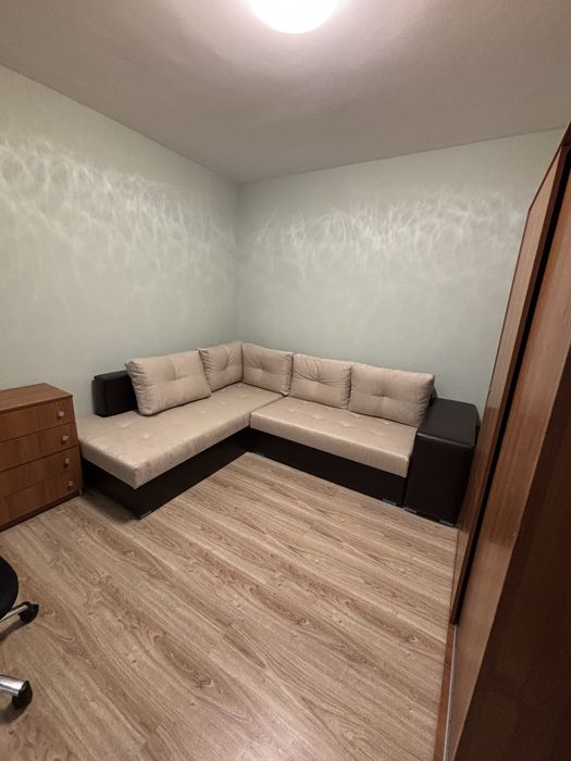 ЧИСТО НОВ диван за 4 човека + става на спалня за гости и има ракла