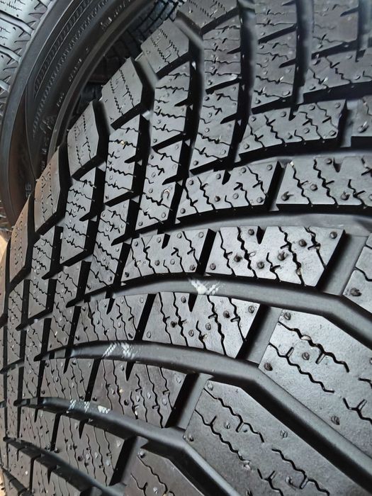 YOKOHAMA 235/45/18 Зимни гуми