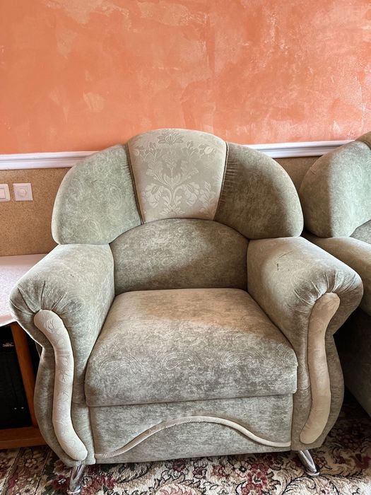Продам 2 Дивана с креслом
