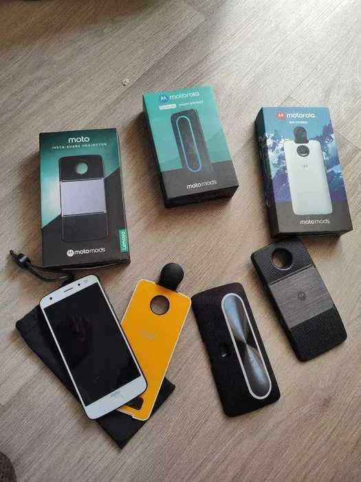 Смартфон ПРОЕКТОР Motorola Z3 с 360 камерой — студия в кармане из США