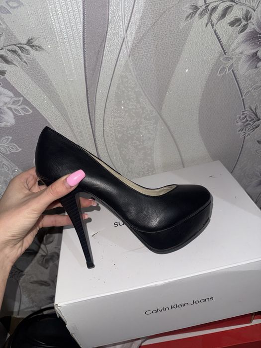 Високи токчета.