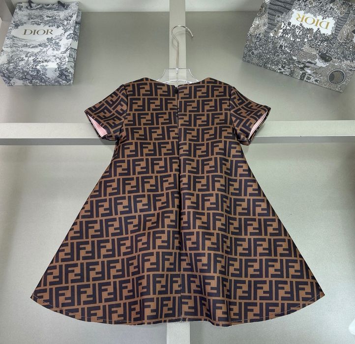 Детска дунапренова рокля Fendi. Налична в размер 100 110 и 120 см.