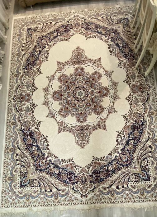 Продам ковер в отличном состояние