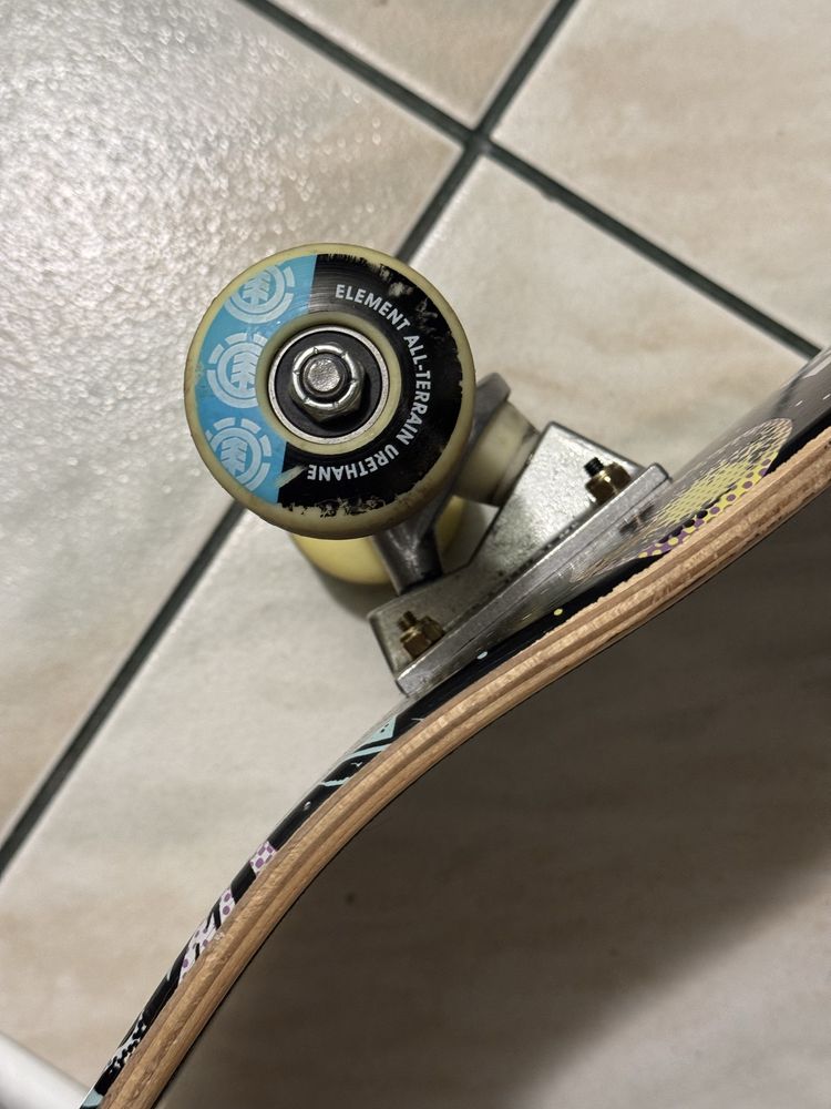 Skateboatd Element Complete + set extra roti & risers
