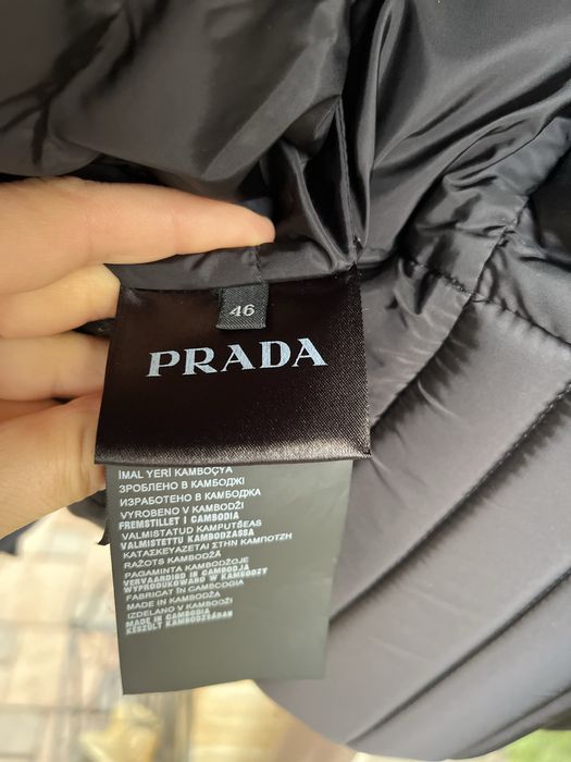 Vând geaca Prada originala cu blana naturala