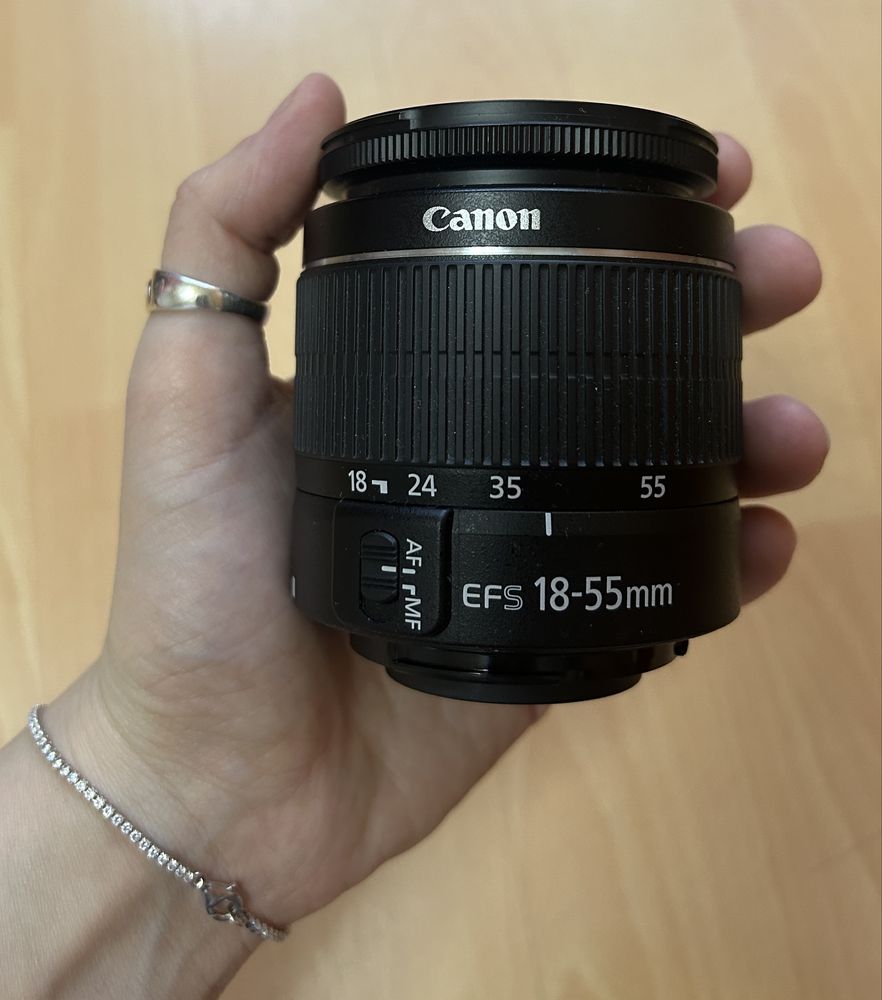 ПРОДАВАМ* Фотоапарат CANON EOS 4000D- пълен комплект+ ПОДАРЪК чанта