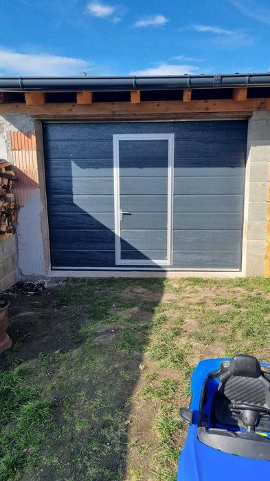 uși de garaj secționale