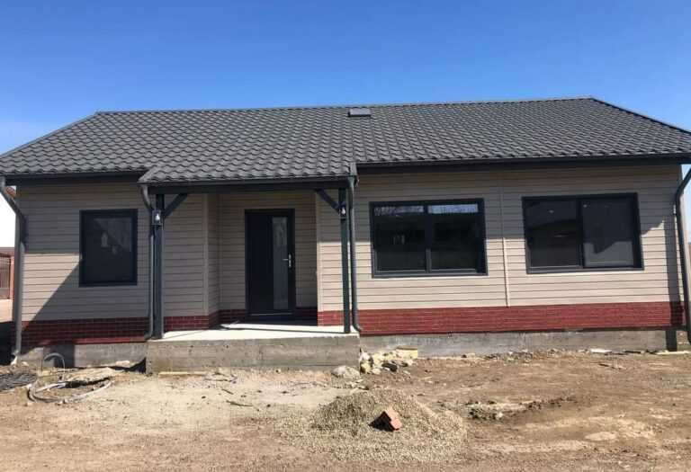 Casa, garaje auto pe structura metalica si panou sandwich termoizolant