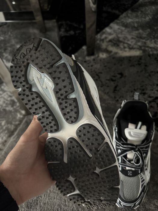 Off white be righ back