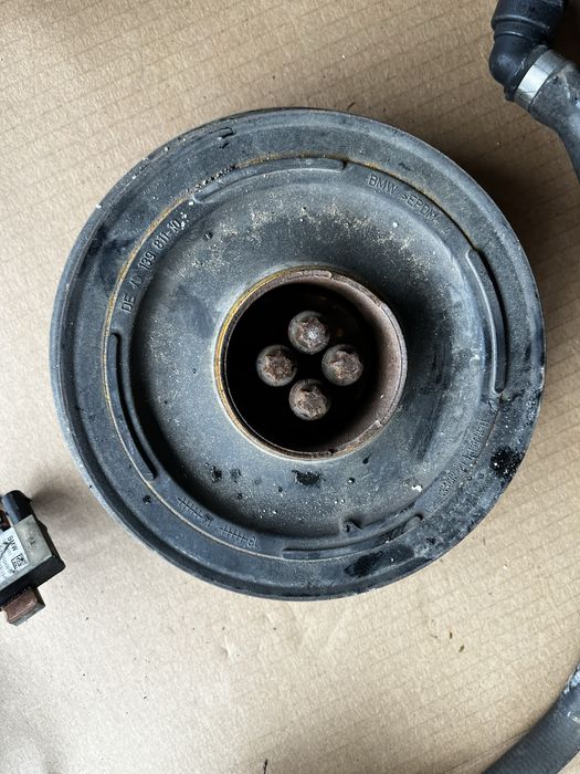 Демпферна шайба бмв ф30 ф31 330д н57д30 bmw f30 f31 330d 258кс