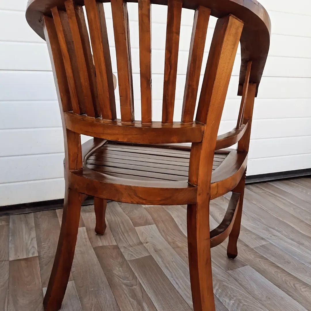 Антично  Капитанско кресло масив с изящни извивки .Датировка 30те-40те