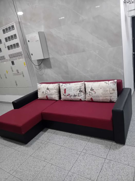 Vând canapea cu peninsulă