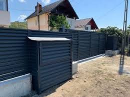 Construim la comanda dvs. garduri si porti din:
- panouri stil jaluzea