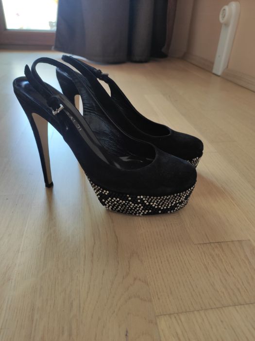 Обувки Sara pen естествен велур