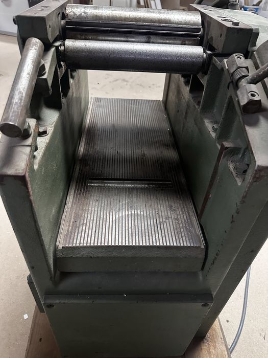 Abrict si masina de rindeluit latime 250mm
