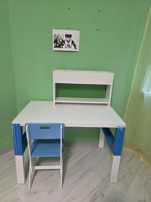 Стол, полка Икеа и стул