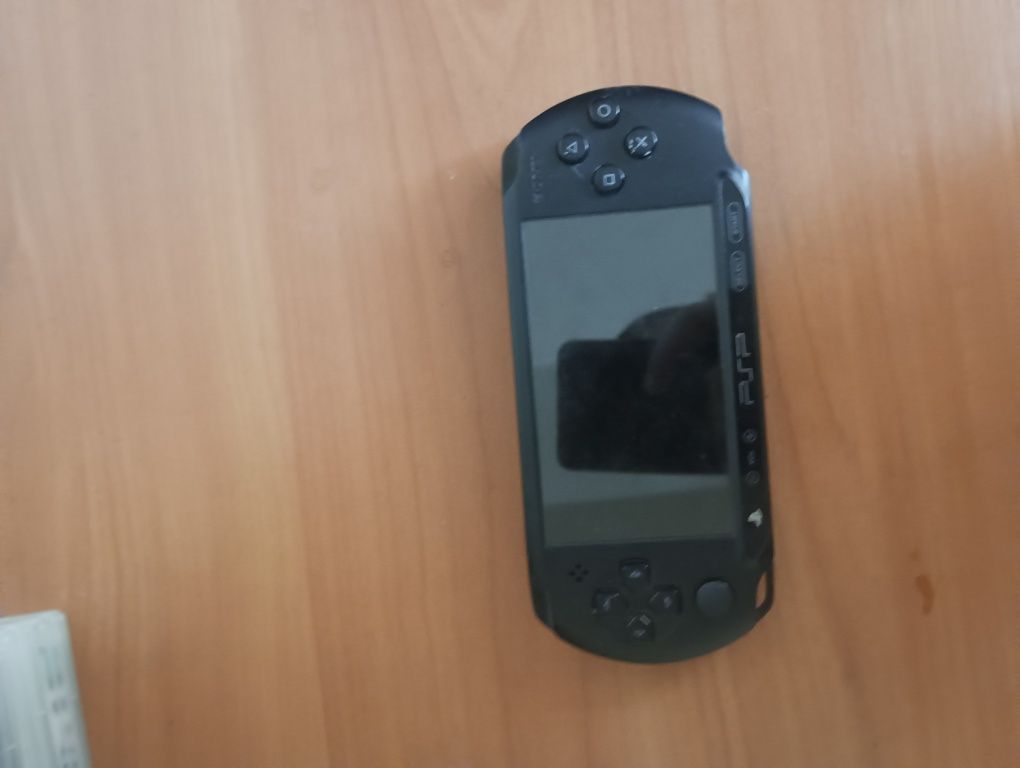 Psp със 11 игри и зарядно