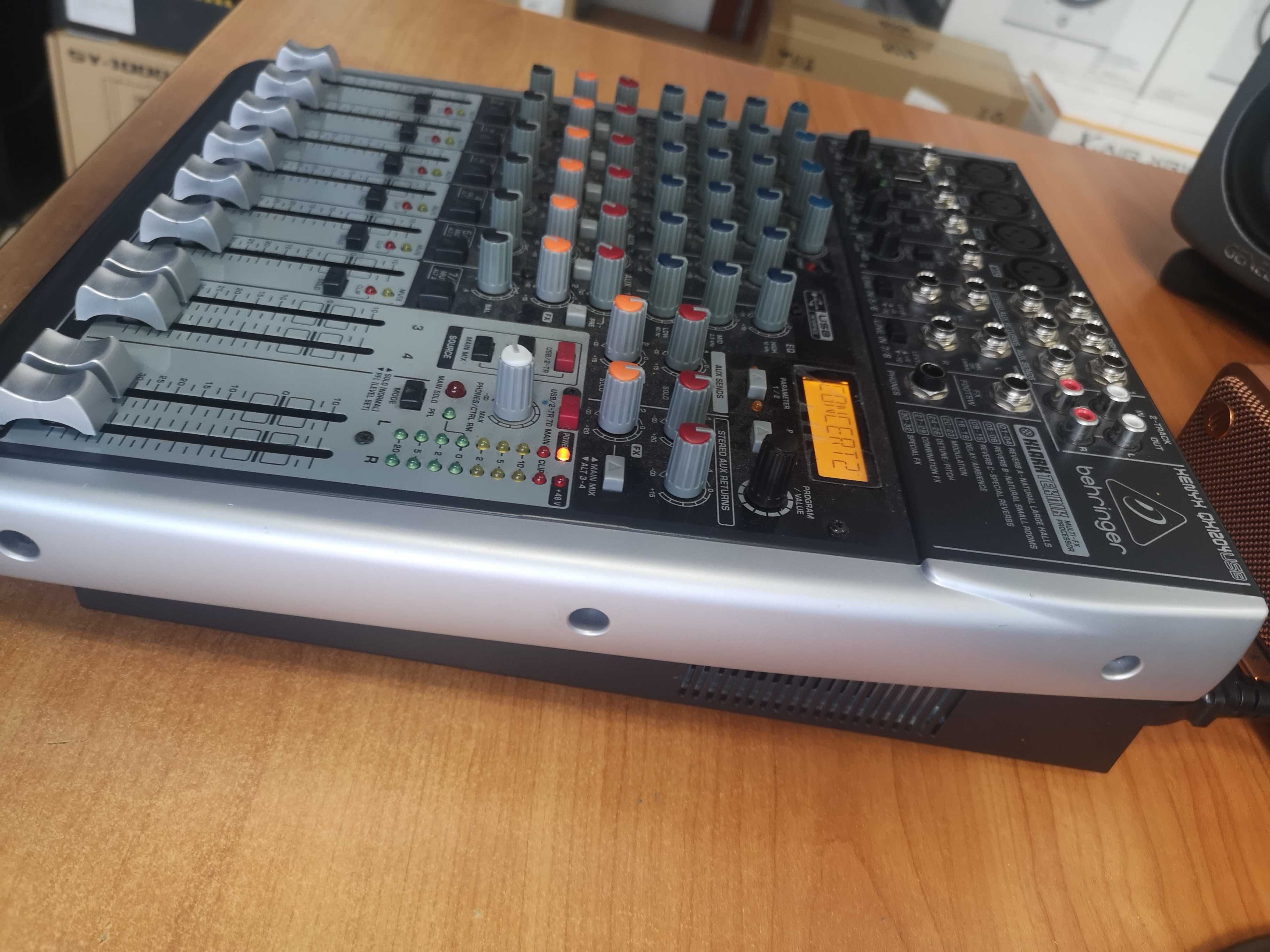 Смесителен пулт Behringer Xenyx QX1204USB