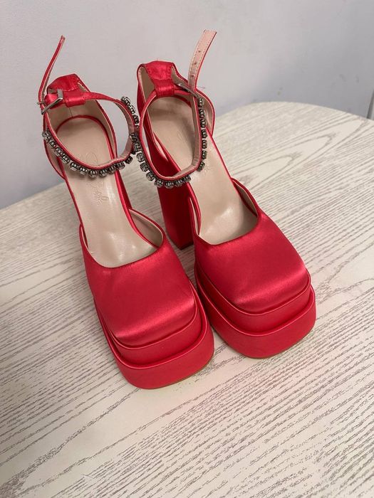 Розовые каблуки на продажу