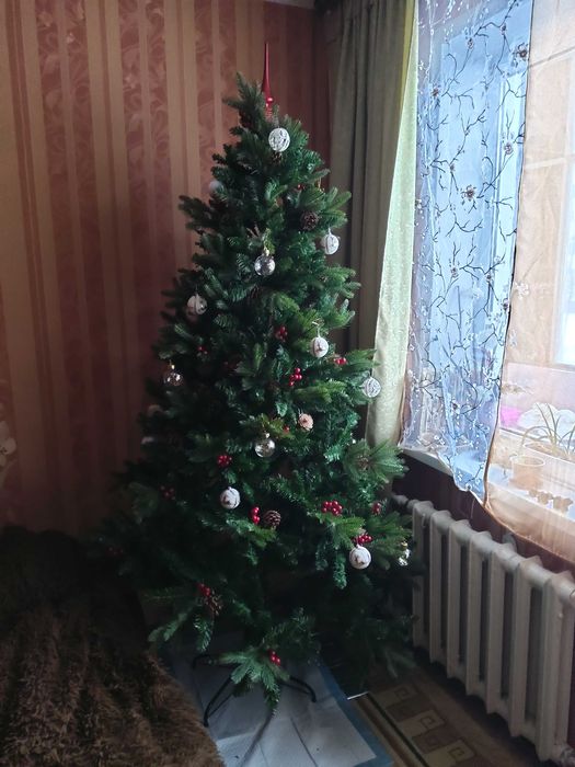 Продается елка искусственая