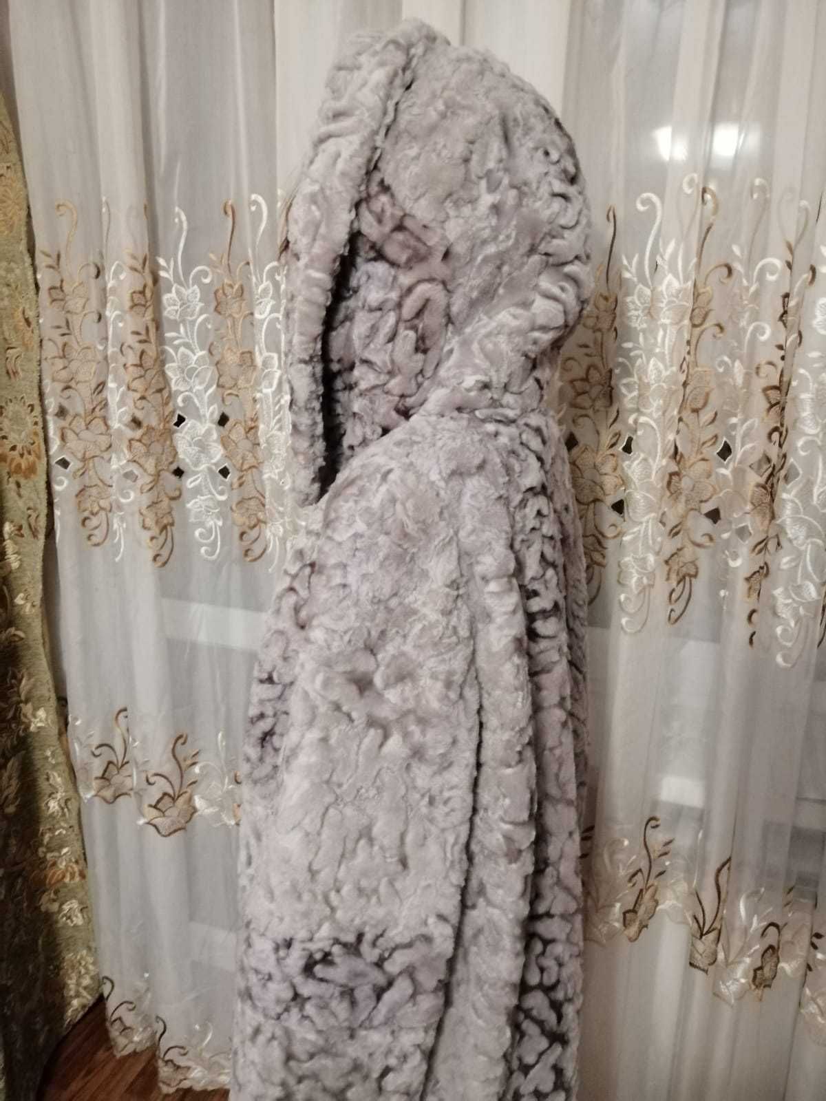 Шубы 2, норка и каракуль. Продам.
