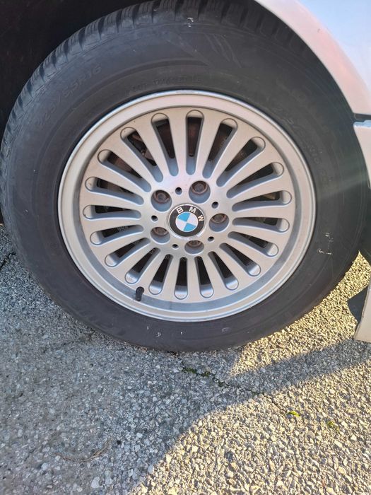 Продавам джанти с нови зимни гуми 225/55/16 за БМВ Е39