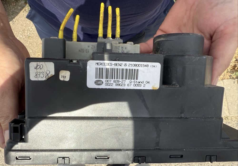 Вакуум (door lock pump) за врати – Mercedes-Benz W210