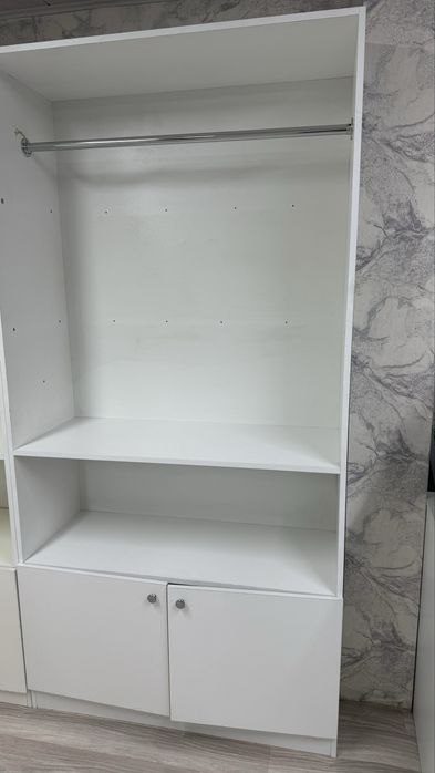Продается шкафы полки дл бутика