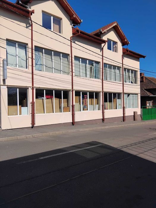 Proprietar vand spatiu comercial