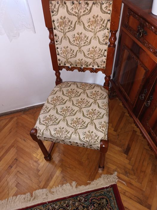 Vând scaune lemn mobilă luxor
