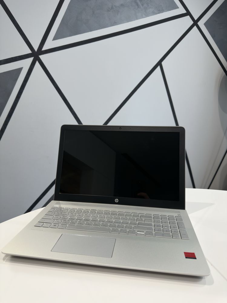 HP Pavilion 15-cd000nu | AMD A12 | 12GB RAM | 256GB SSD | Radeon 530 |