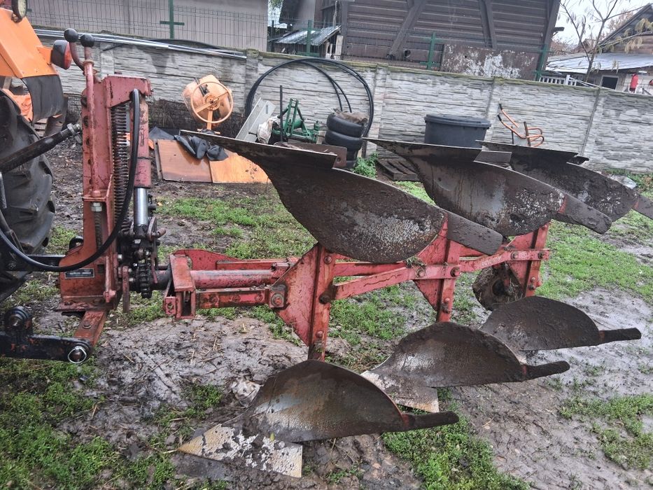 Vând plug reversibil