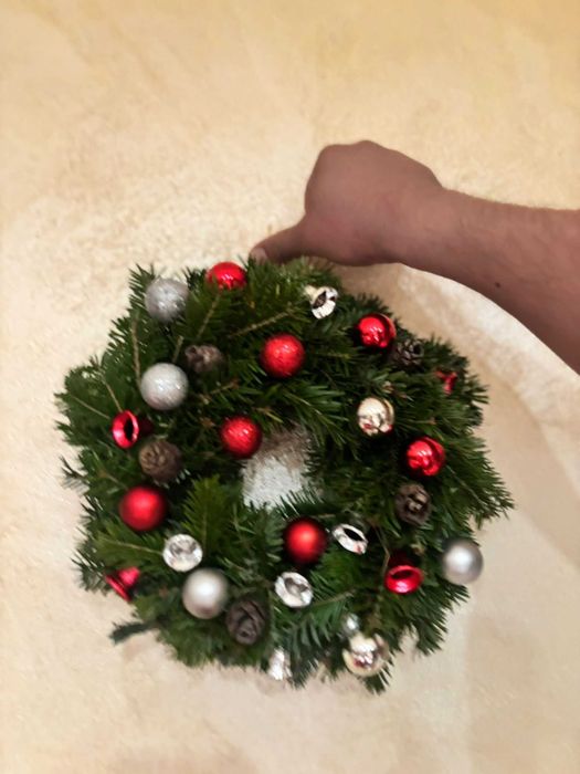 Vindem coronițe de brad