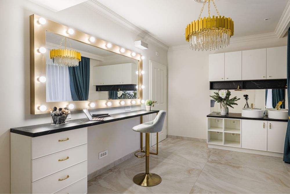 Inchiriez cabinete in salon