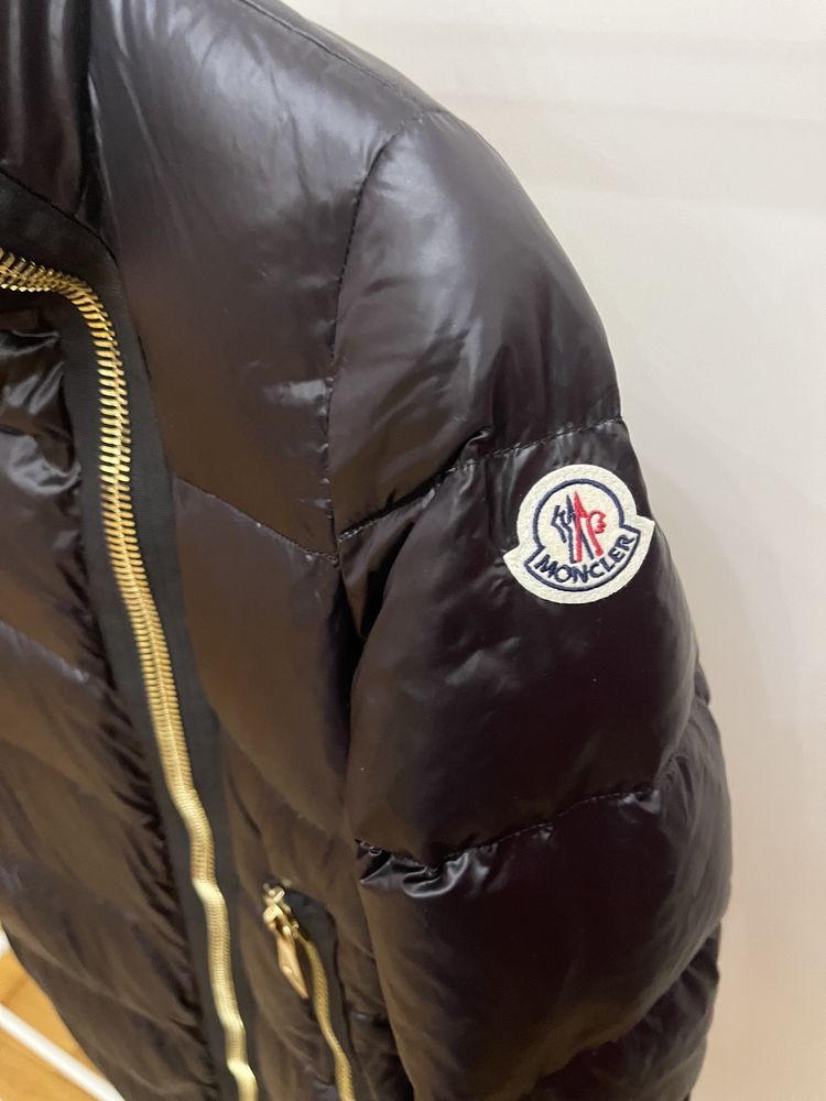 Пуховик Moncler